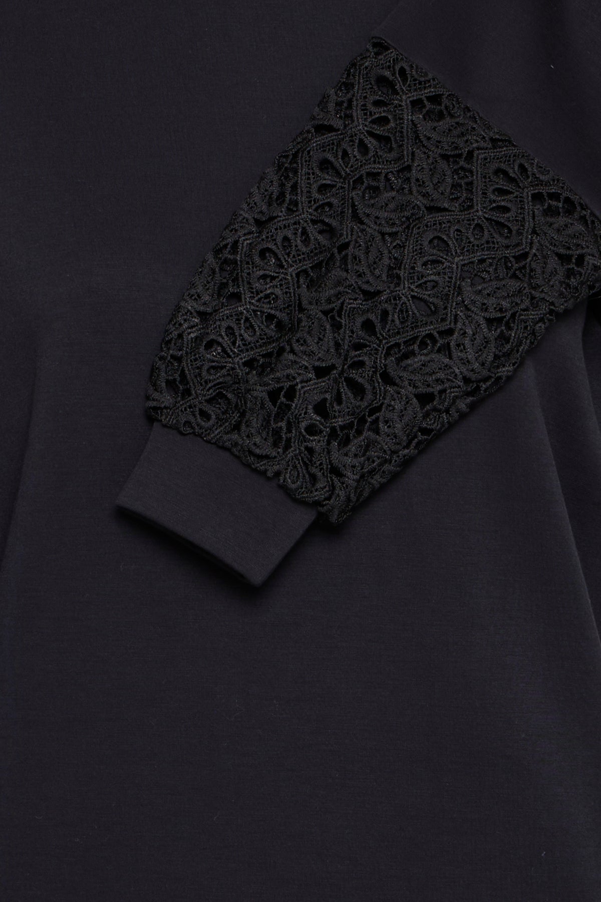 BYPUSTI LACE SWEATSHIRT -