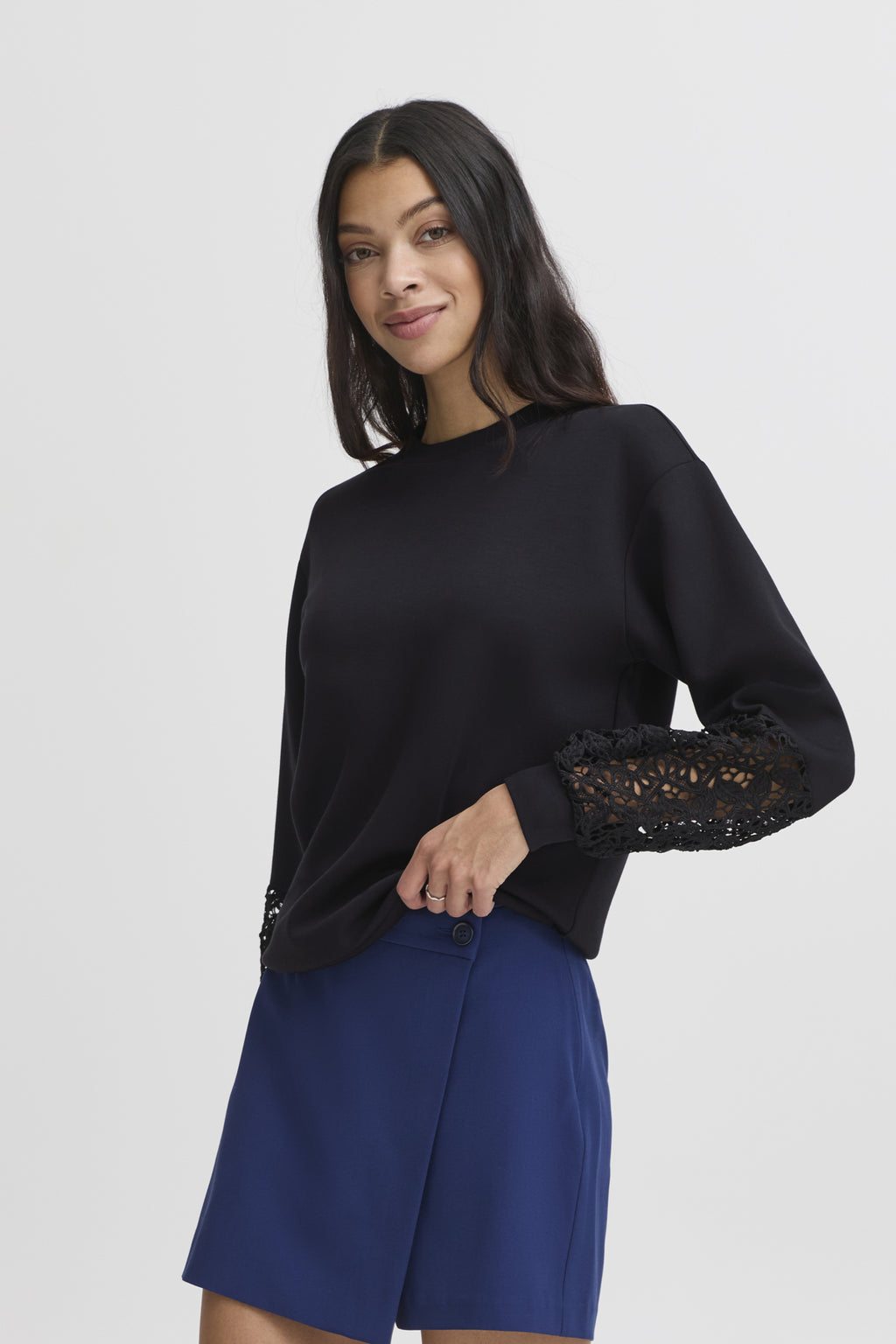 BYPUSTI LACE SWEATSHIRT -
