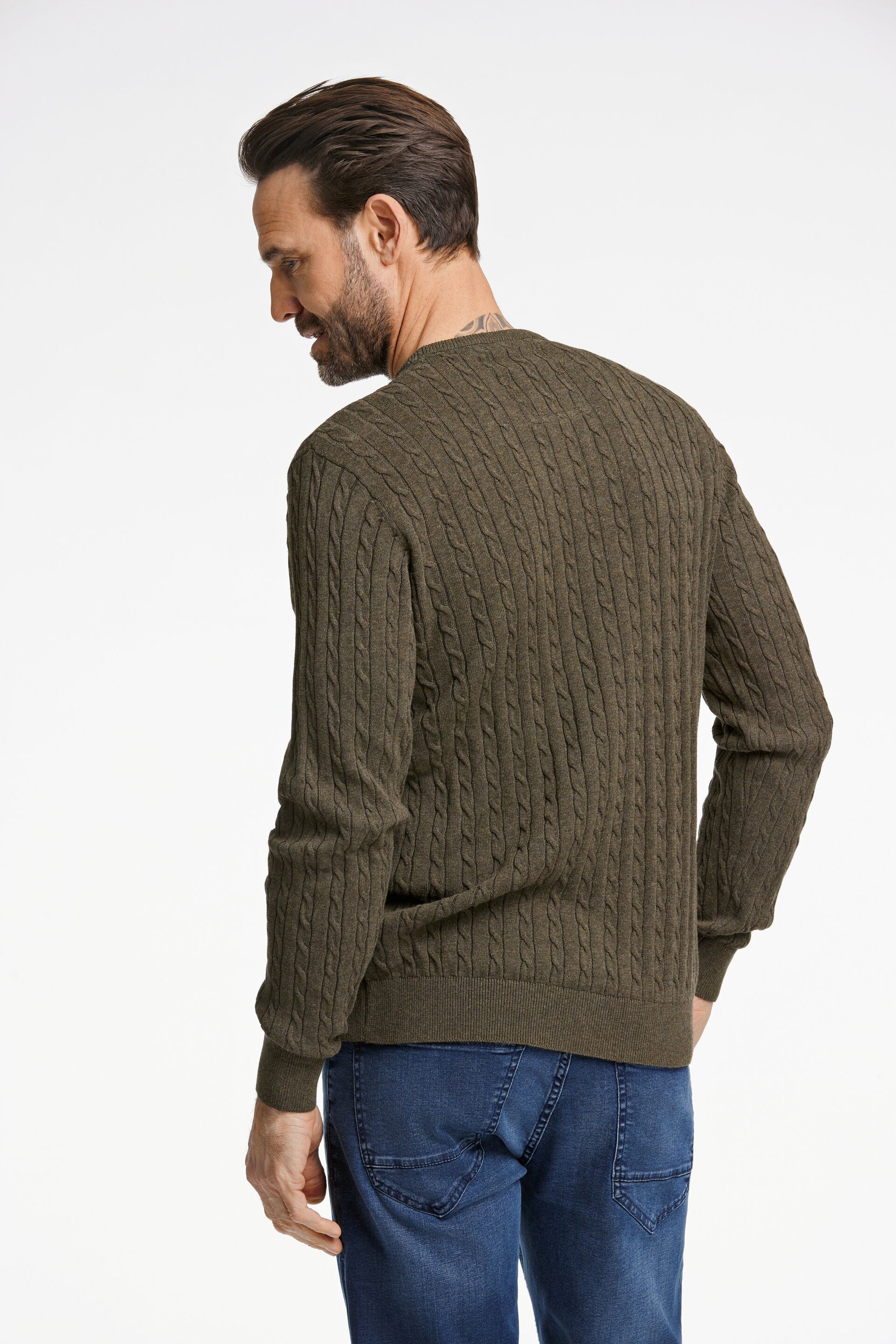 O-neck cable knit
