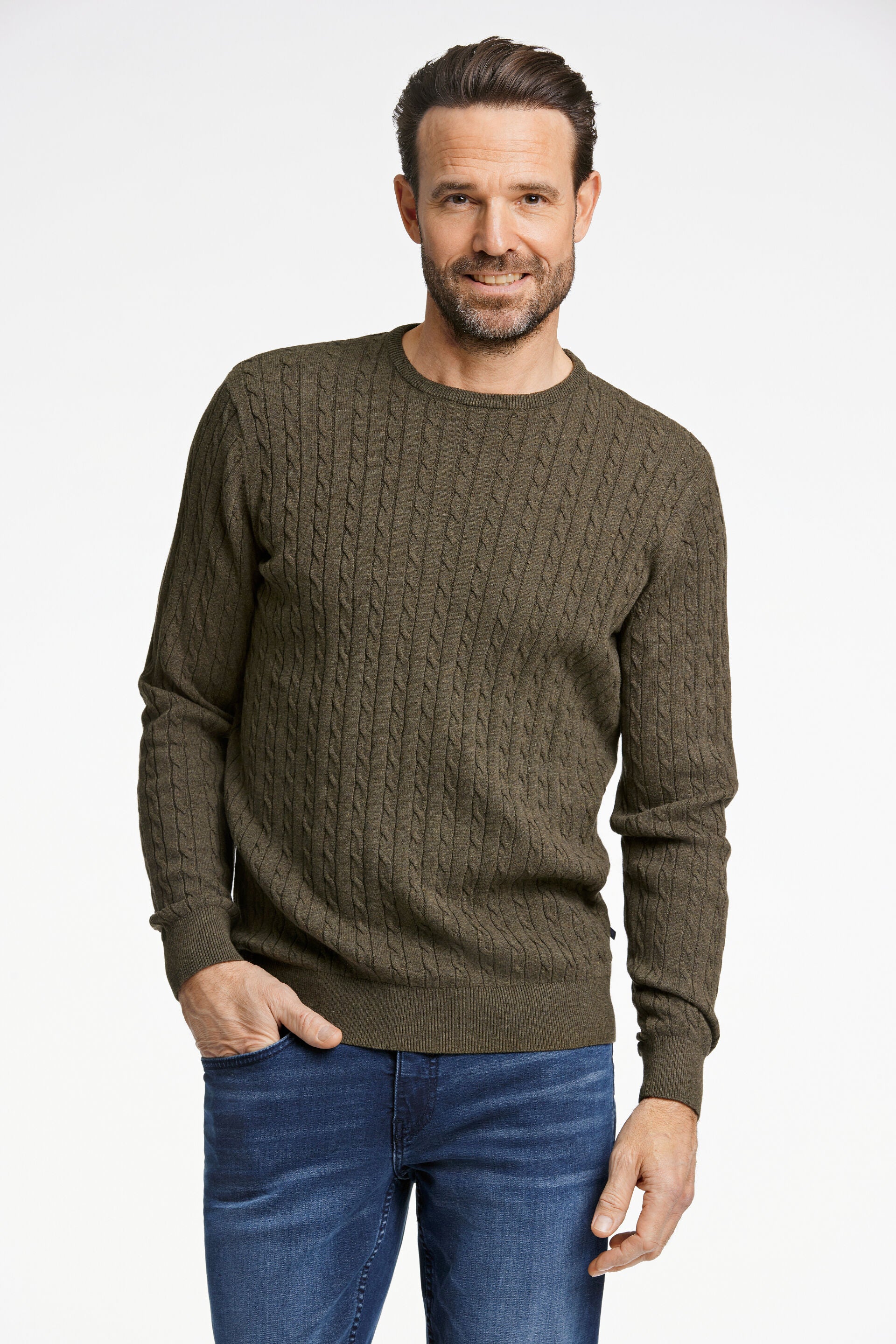 O-neck cable knit