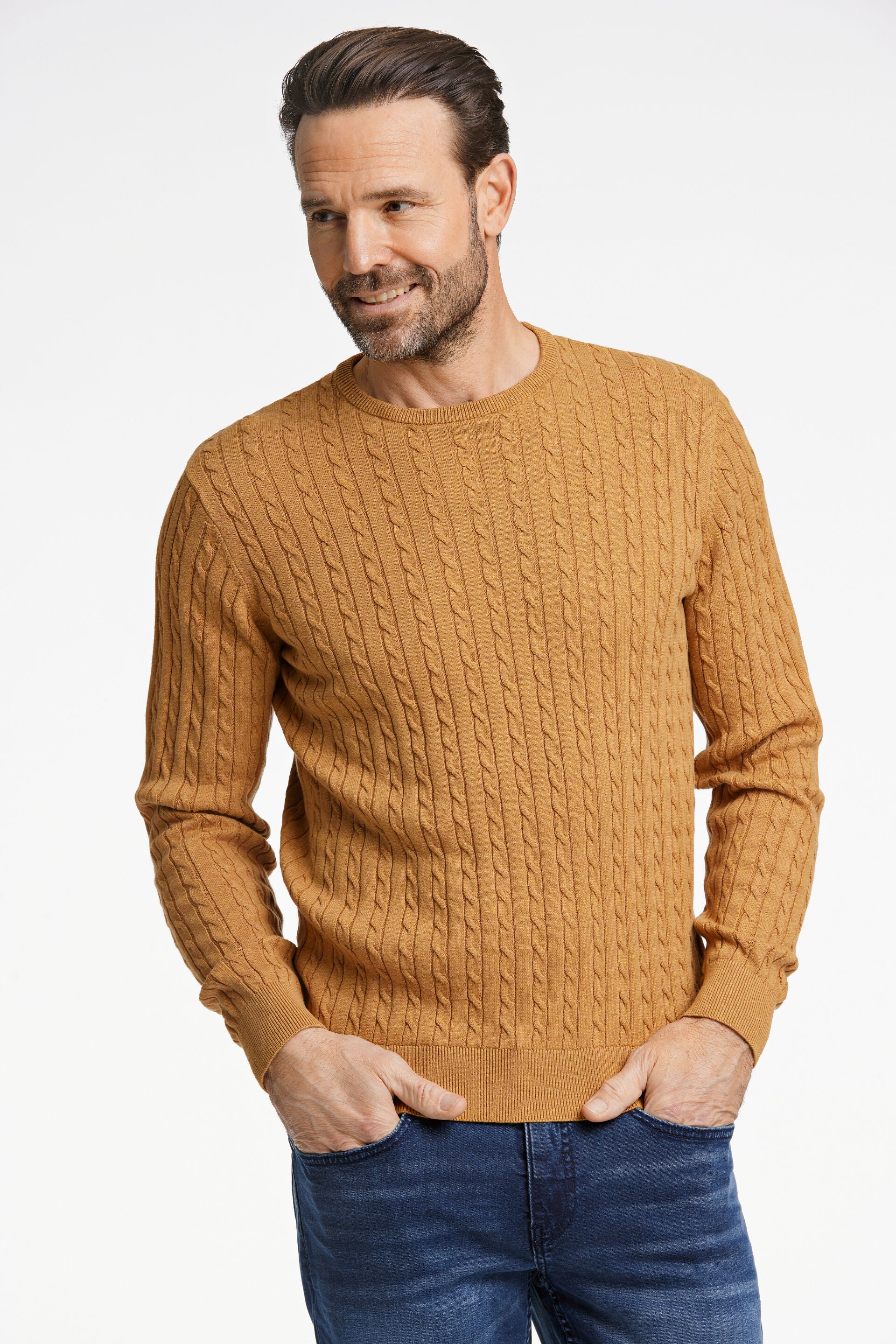O-neck cable knit
