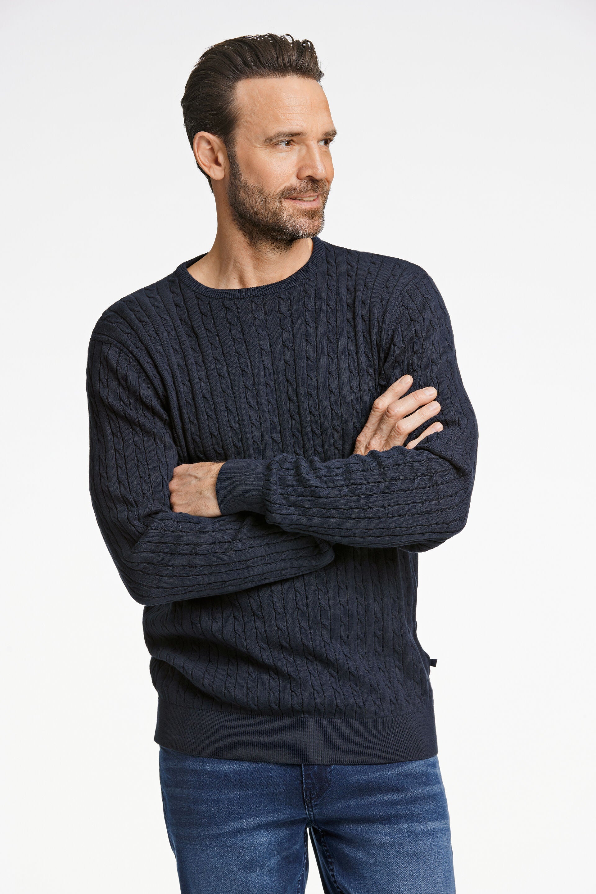 O-neck cable knit